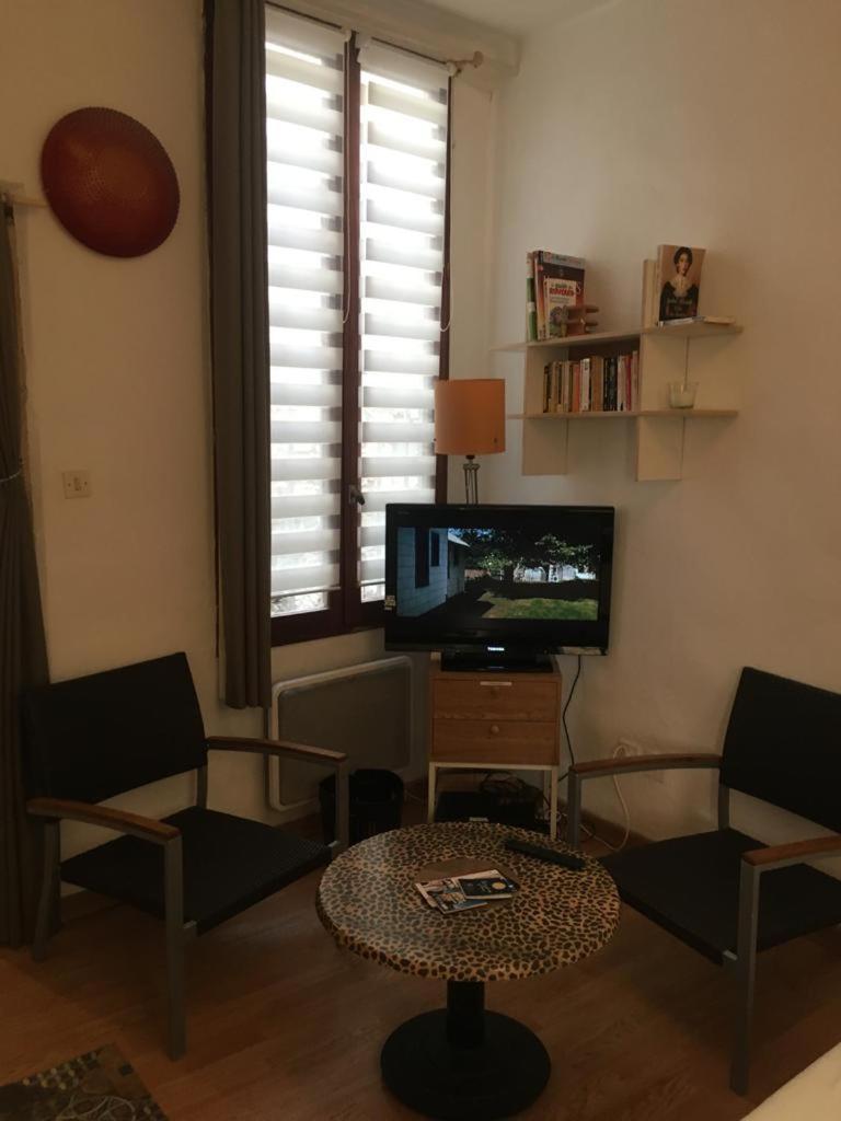 Appart Sympa Dans Le Vieux Ним Экстерьер фото